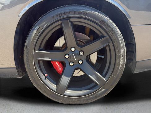 Used 2017 Dodge Challenger SRT Hellcat RWD image 31