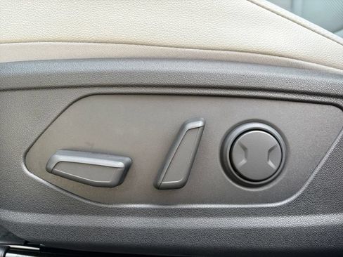 New 2026 Hyundai Elantra Limited FWD image 4
