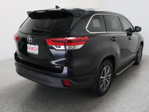 Used 2019 Toyota Highlander XLE FWD image 7