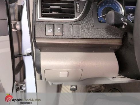 Used 2016 Toyota Camry XLE w/ Moonroof Package image 33