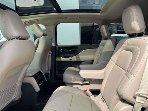 Used 2023 Lincoln Aviator Reserve w/ Elements Package Plus AWD/4WD image 11