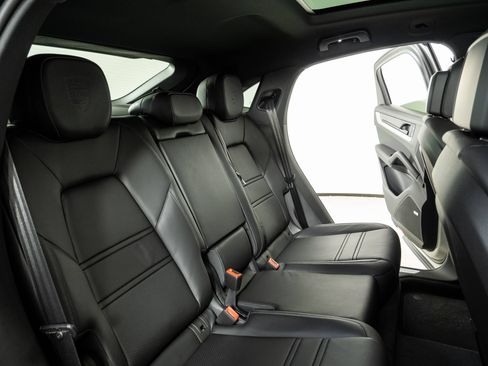 New 2026 Porsche Cayenne Coupe AWD/4WD image 23