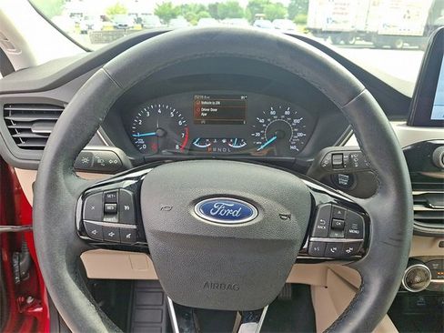 Used 2022 Ford Escape SE w/ Cold Weather Package image 19