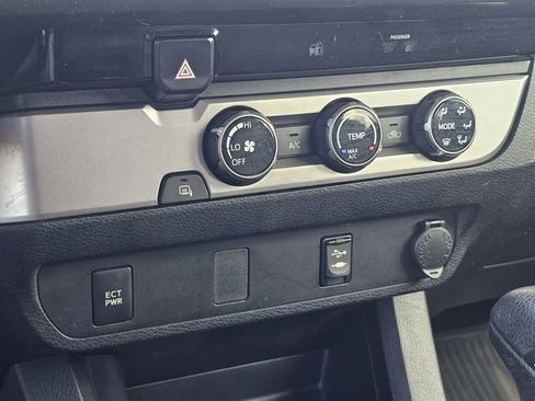 Used 2017 Toyota Tacoma SR5 image 18