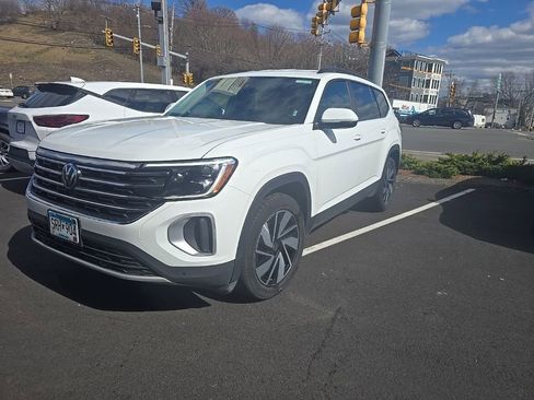 Used 2025 Volkswagen Atlas SE image 1