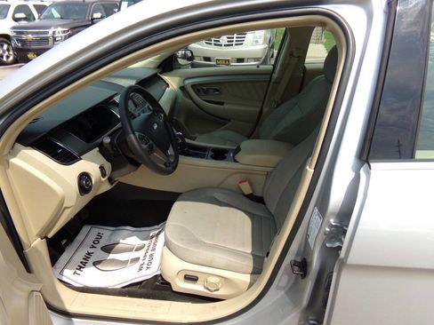 Used 2016 Ford Taurus SE image 6