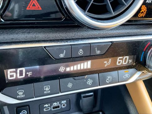Used 2025 Nissan Sentra SV w/ SV Premium Package FWD image 34