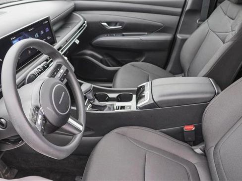 Certified 2025 Hyundai Tucson SE image 11