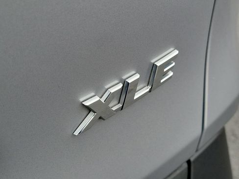 Used 2022 Toyota RAV4 XLE Premium FWD image 11