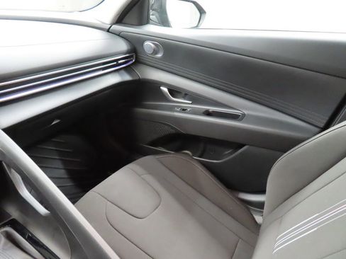 Used 2024 Hyundai Elantra SEL image 24