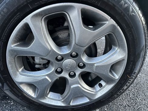 Used 2022 Jeep Compass Limited w/ Sun and Sound Group image 6