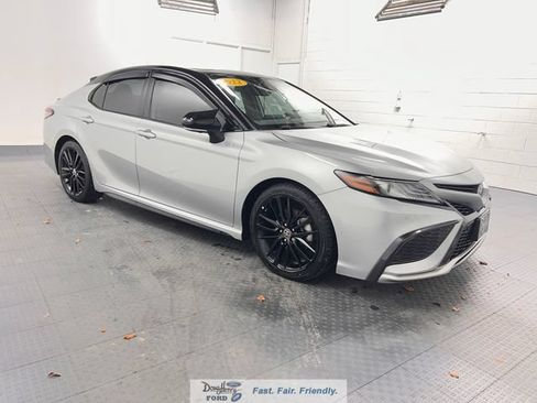 Used 2022 Toyota Camry XSE w/ Navigation Package FWD image 3
