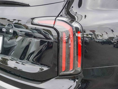 Used 2024 Kia Telluride EX w/ EX Captain's Chair Package FWD image 8
