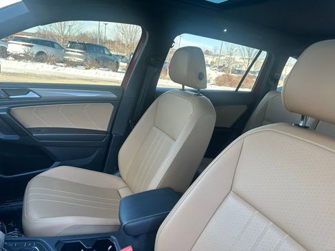 Used 2024 Volkswagen Tiguan SE R-Line image 8