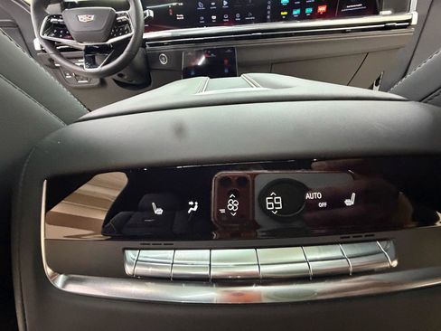 Used 2025 Cadillac Escalade V w/ LPO, ONYX Package image 61