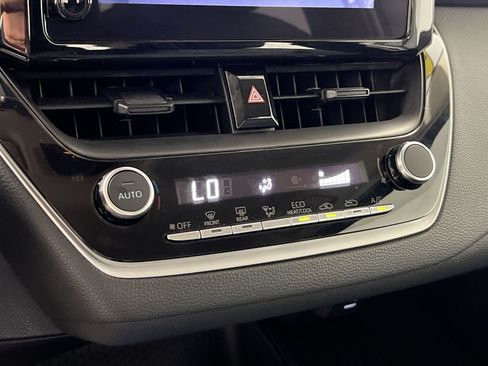 Used 2025 Toyota Corolla LE FWD image 22