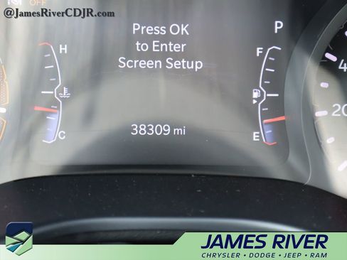 Used 2025 Jeep Compass Trailhawk AWD/4WD image 29
