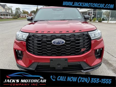 Used 2025 Ford Explorer ST AWD/4WD image 5