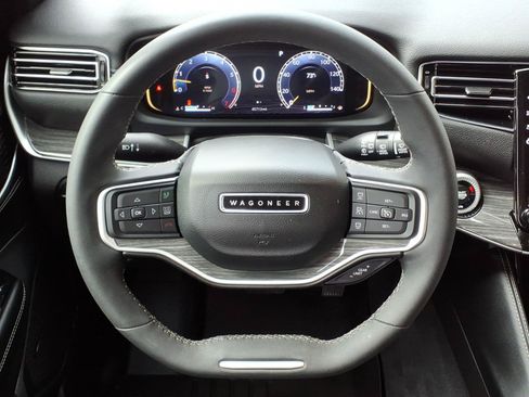 Used 2022 Jeep Wagoneer Series II AWD/4WD image 13
