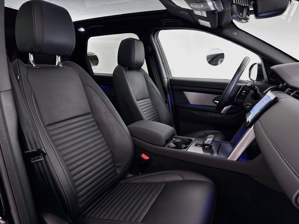 Certified 2025 Land Rover Discovery Sport Dynamic SE AWD/4WD image 29