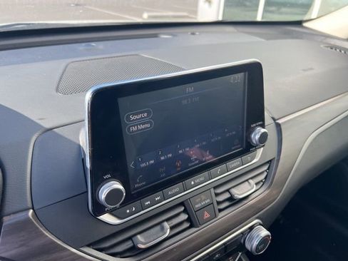 Used 2024 Nissan Altima 2.5 SV image 13