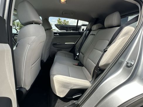 Used 2022 Kia Sportage LX image 4