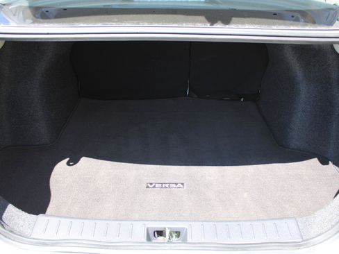 Used 2025 Nissan Versa SV FWD image 9