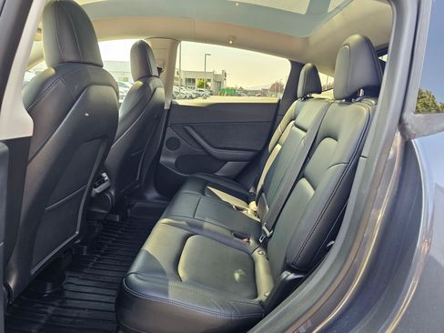 Used 2021 Tesla Model Y Long Range AWD/4WD image 17