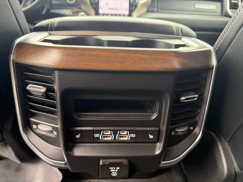 Used 2022 RAM 1500 Laramie AWD/4WD image 16