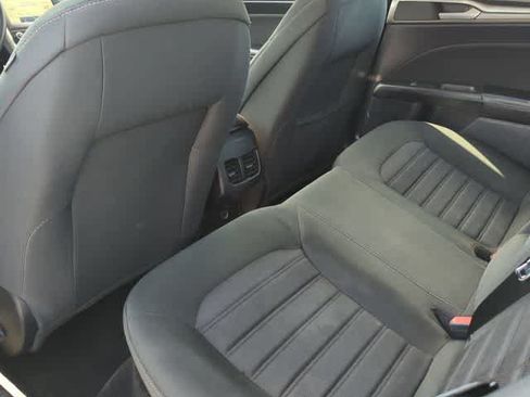 Used 2020 Ford Fusion SE FWD image 16