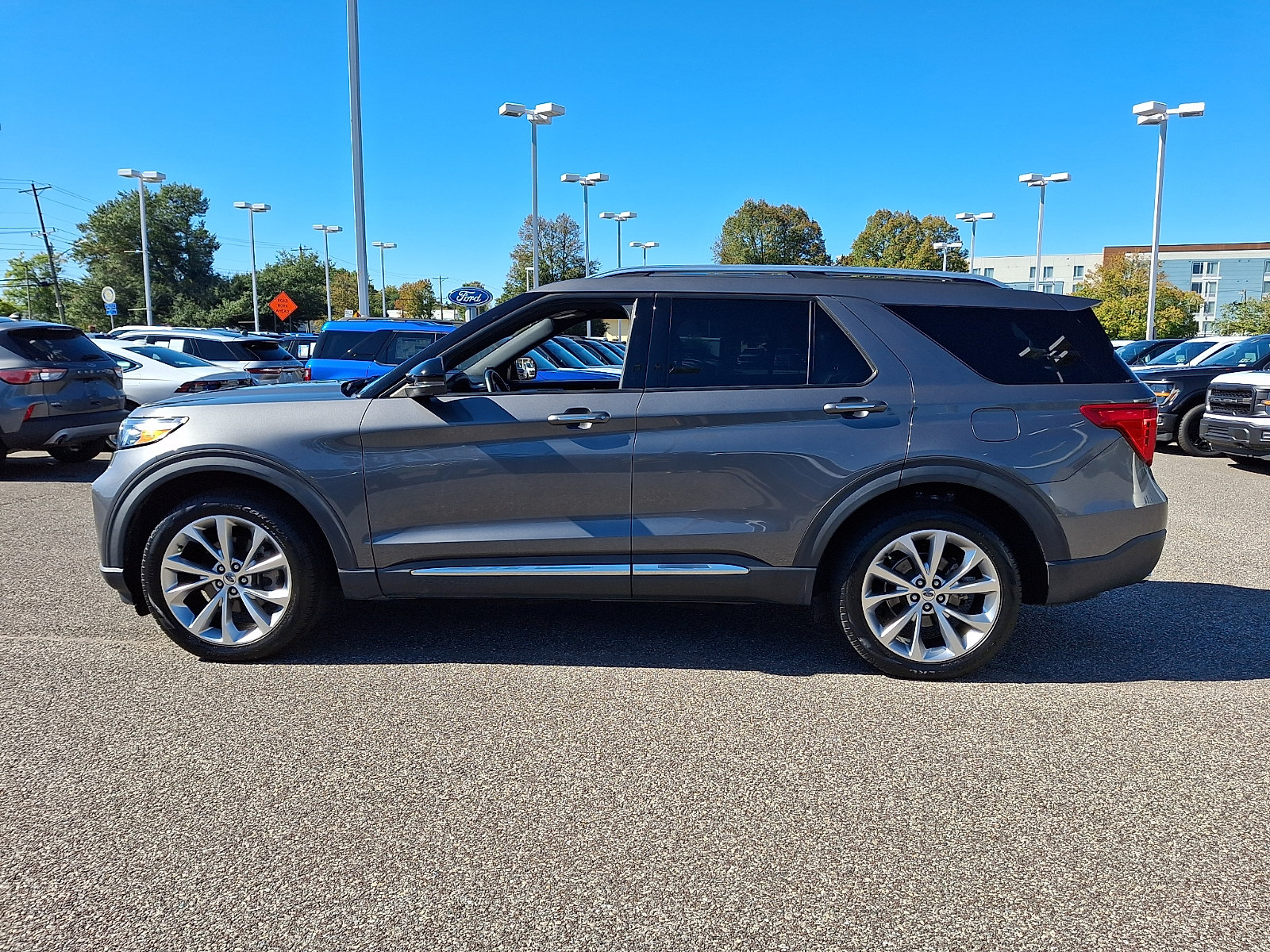 Certified 2023 Ford Explorer Platinum w/ Technology Package AWD/4WD image 6
