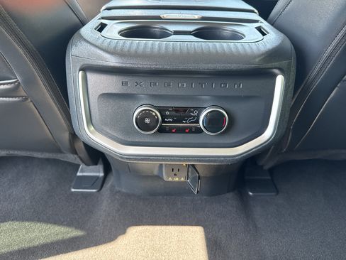 Used 2025 Ford Expedition Platinum AWD/4WD image 19