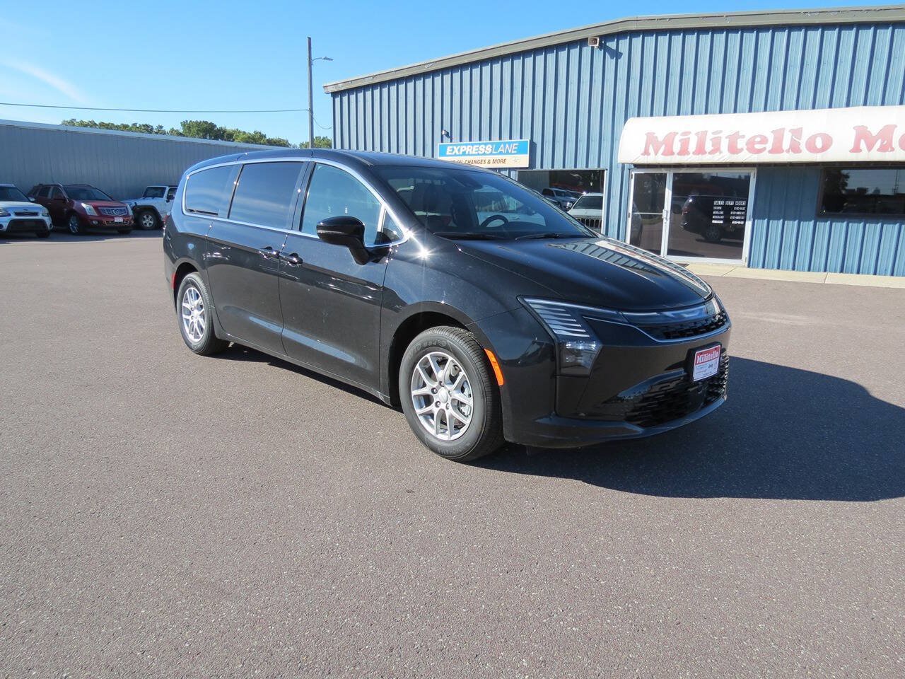 Used 2027 Chrysler Pacifica Select FWD image 2
