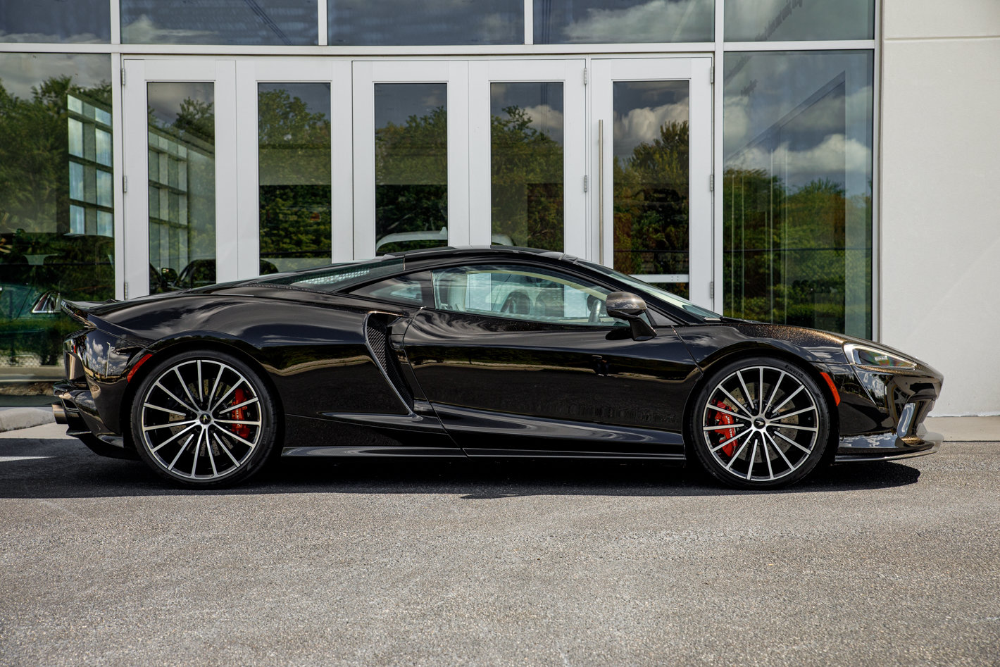 Used 2021 McLaren GT RWD image 18