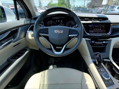 Used 2024 Cadillac XT6 Premium Luxury w/ Technology Package AWD/4WD image 4