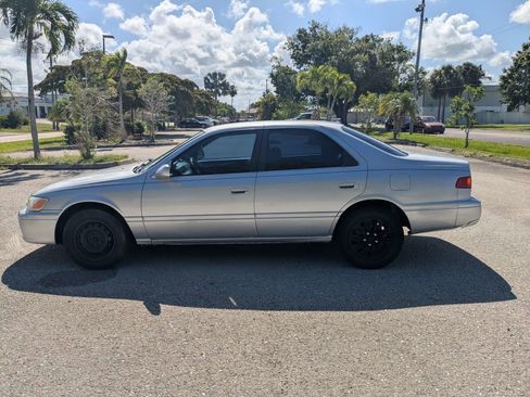Used 2000 Toyota Camry FWD image 8