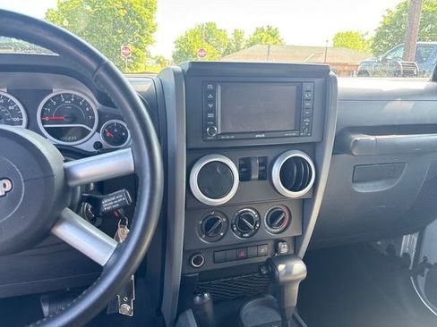 Used 2009 Jeep Wrangler Sahara w/ Dual Top Group AWD/4WD image 17