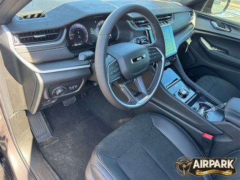 New 2025 Jeep Grand Cherokee Laredo image 15