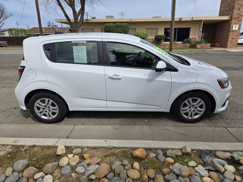 Used 2020 Chevrolet Sonic LT image 3
