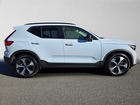Used 2026 Volvo XC40 B5 Plus AWD/4WD image 3