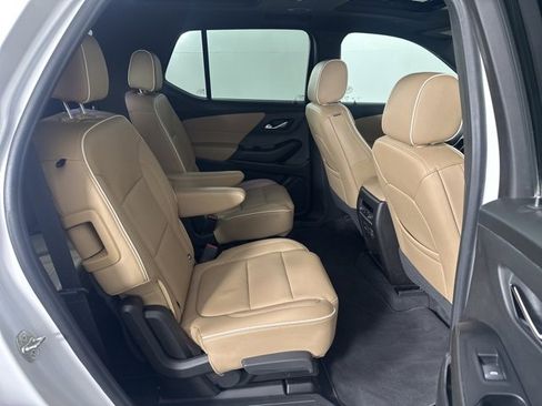 Used 2023 Chevrolet Traverse Premier image 16