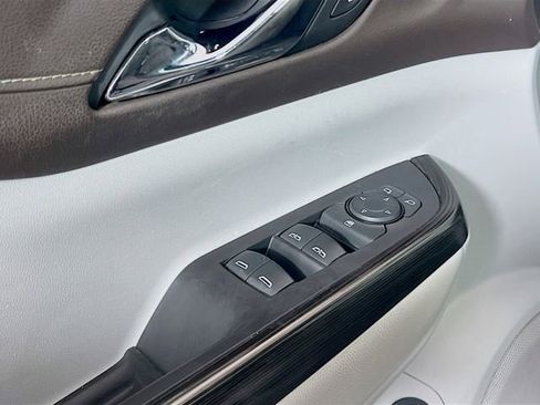Used 2020 GMC Acadia SLT FWD image 15