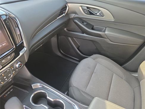 Used 2023 Chevrolet Traverse LT image 25