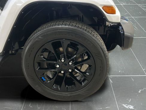 Used 2022 Jeep Wrangler Unlimited Sahara image 14