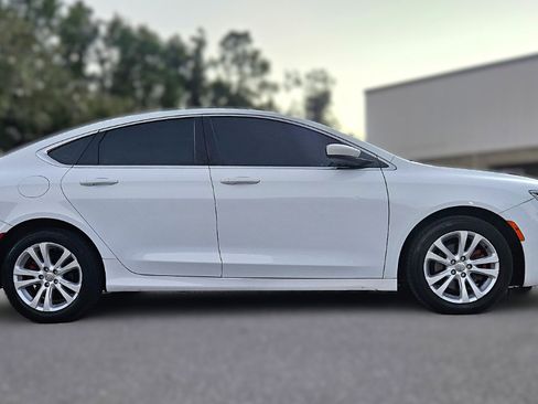 Used 2016 Chrysler 200 Limited image 4