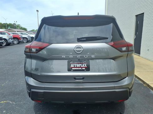 Used 2025 Nissan Rogue SV w/ SV Premium Package FWD image 4