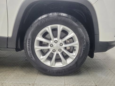 Used 2020 Jeep Cherokee Latitude AWD/4WD image 31