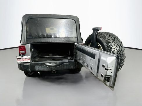 Used 2015 Jeep Wrangler Unlimited Rubicon AWD/4WD image 30