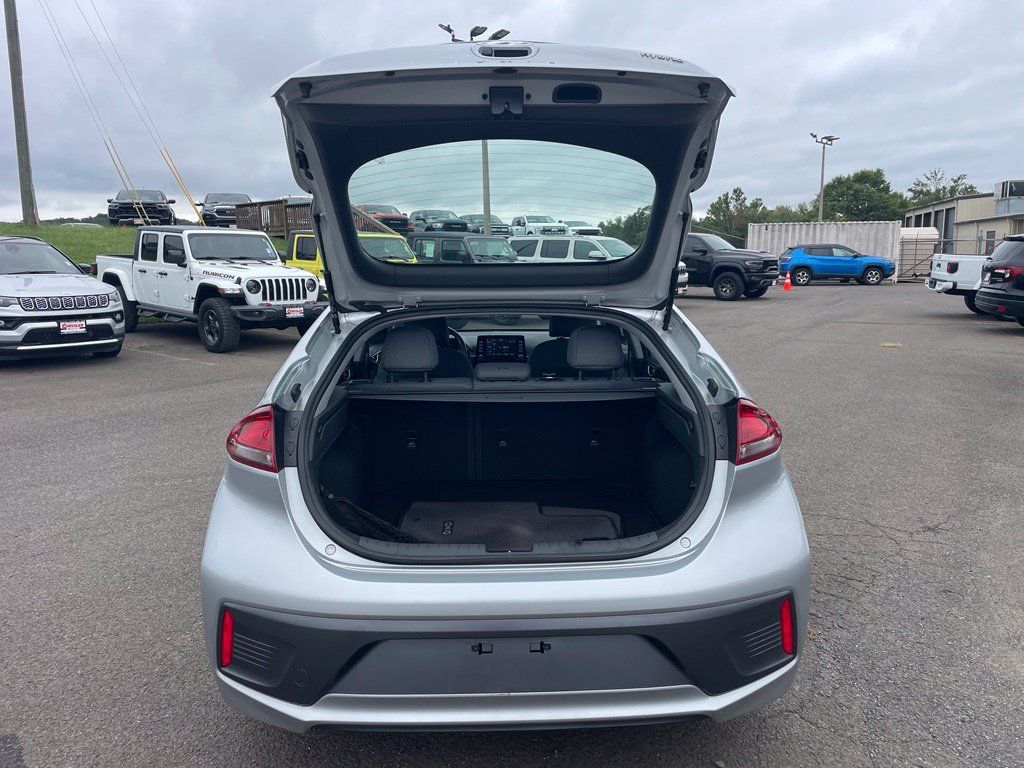 Used 2020 Hyundai Ioniq SE FWD image 9