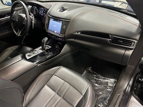 Used 2024 Maserati Levante GT Ultima image 23